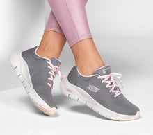 Load image into Gallery viewer, Arch Fit Sunny Outlook Standard Fit Women&#39;s Lace Up Sports Shoe 149057
