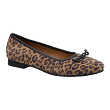 Load image into Gallery viewer, Naomi Standard Fit Women &#39;s Leather Ballet Pump
