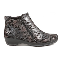 Load image into Gallery viewer, Quinn - Wide Fit Women&#39;s Leather Twin Zip Fastening Ankle Boot
