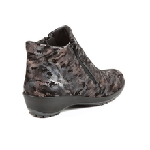 Load image into Gallery viewer, Quinn - Wide Fit Women&#39;s Leather Twin Zip Fastening Ankle Boot

