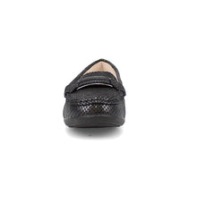 Load image into Gallery viewer, Penn Wide Fit Women&#39;s Reptile Crackle Effect Design Lightweight Loafer
