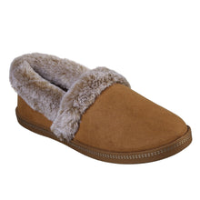 Load image into Gallery viewer, Cozy Campfire-Team Toasty Standard Fit Women&#39;s Microfibre Suede Fur Lined Slipper

