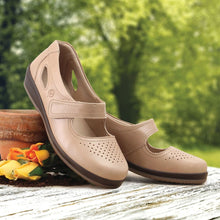 Load image into Gallery viewer, Farlow - Women&#39;s Extra Wide Adjustable Fastening Leather Shoe
